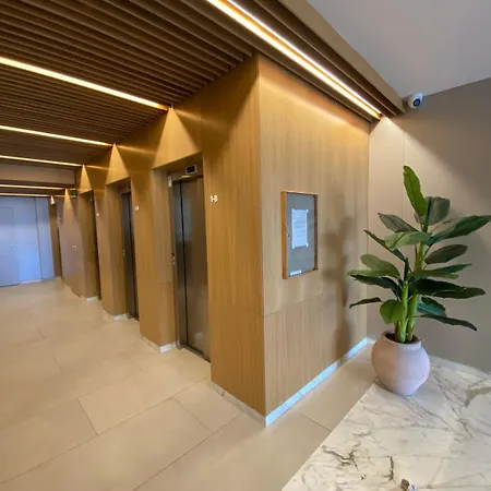 Piso De Diseno En Con Parking Gratuito *